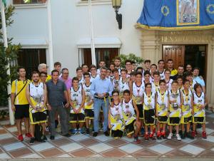 EL AYUNTAMIENTO RECEPCIONA A LOS CAMPEONES DEL CLUB BASQUET BENALMDENA